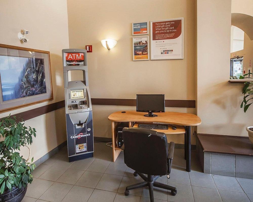 Coast Hinton Hotel Екстер'єр фото