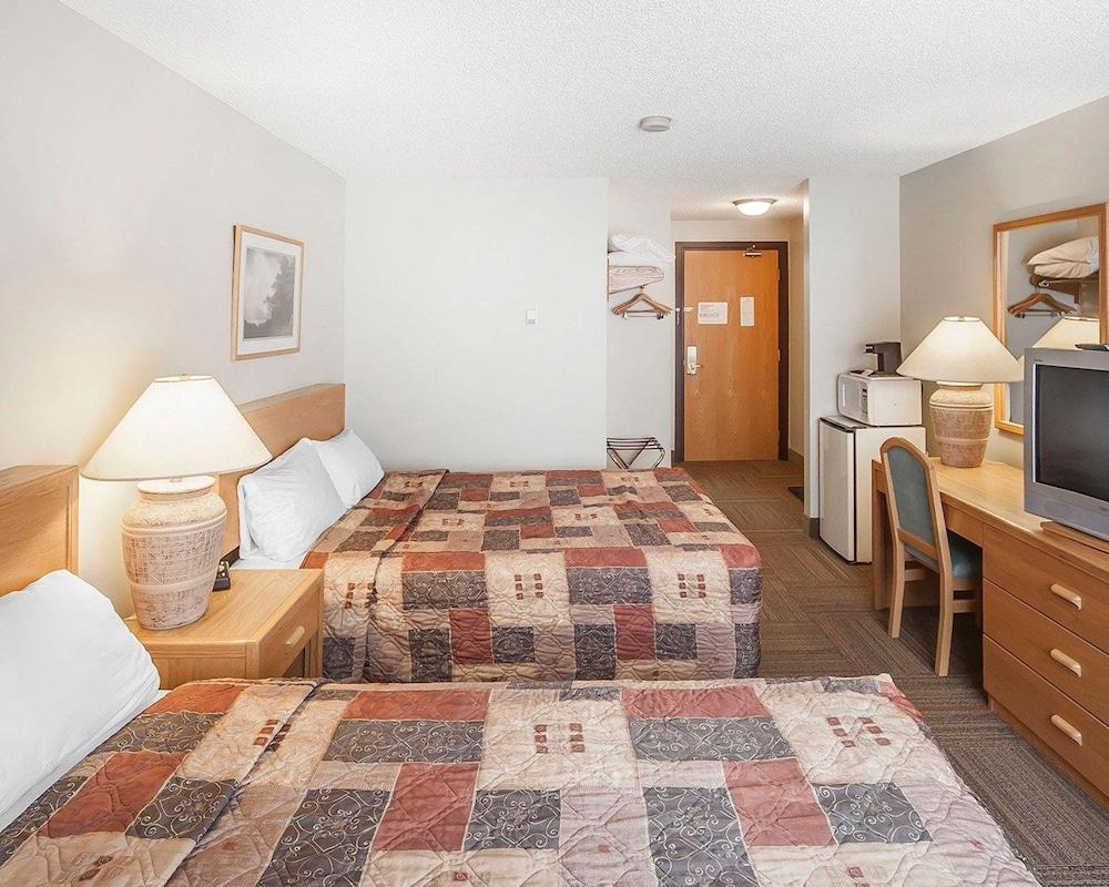 Coast Hinton Hotel Екстер'єр фото