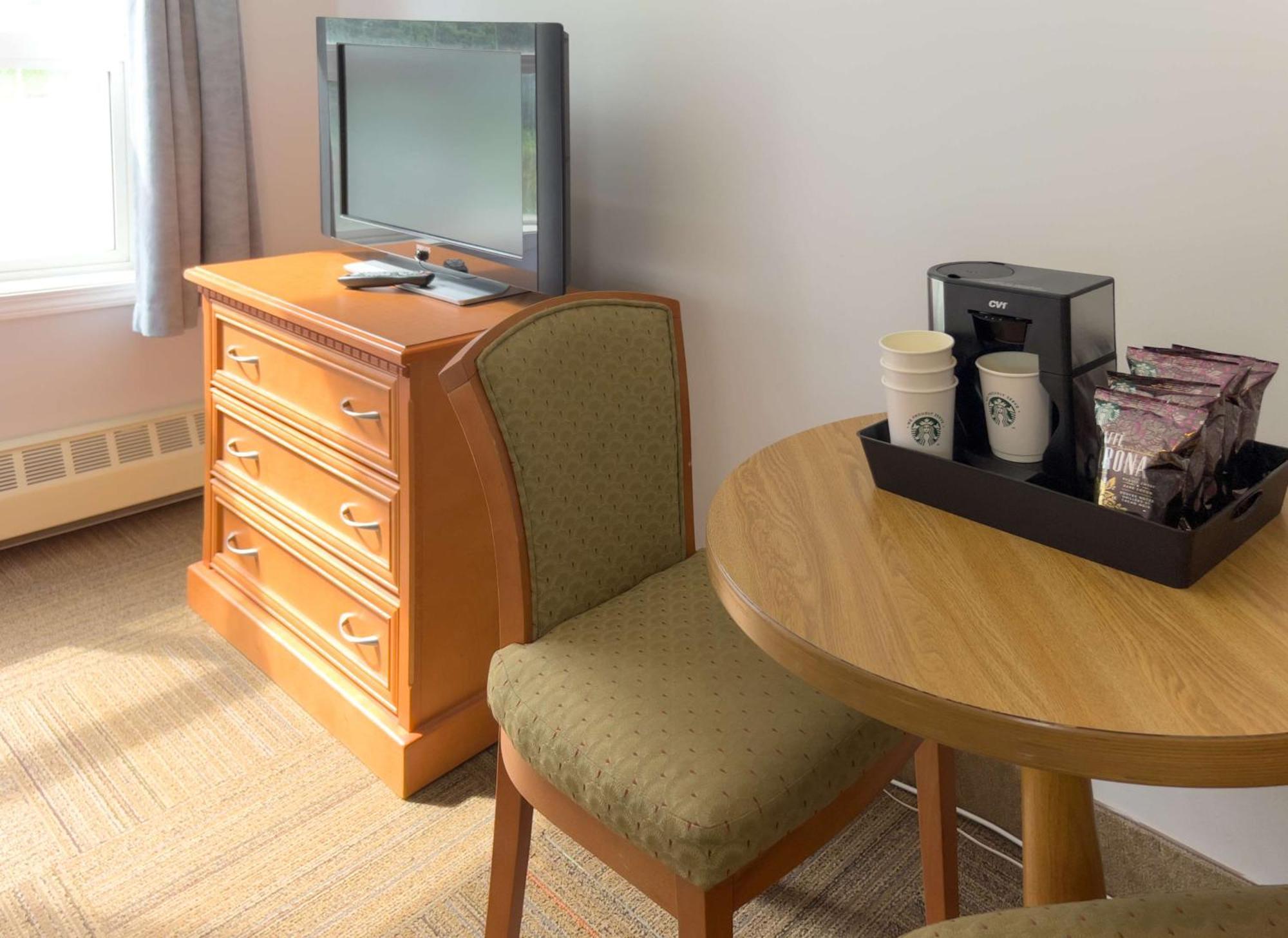 Coast Hinton Hotel Екстер'єр фото