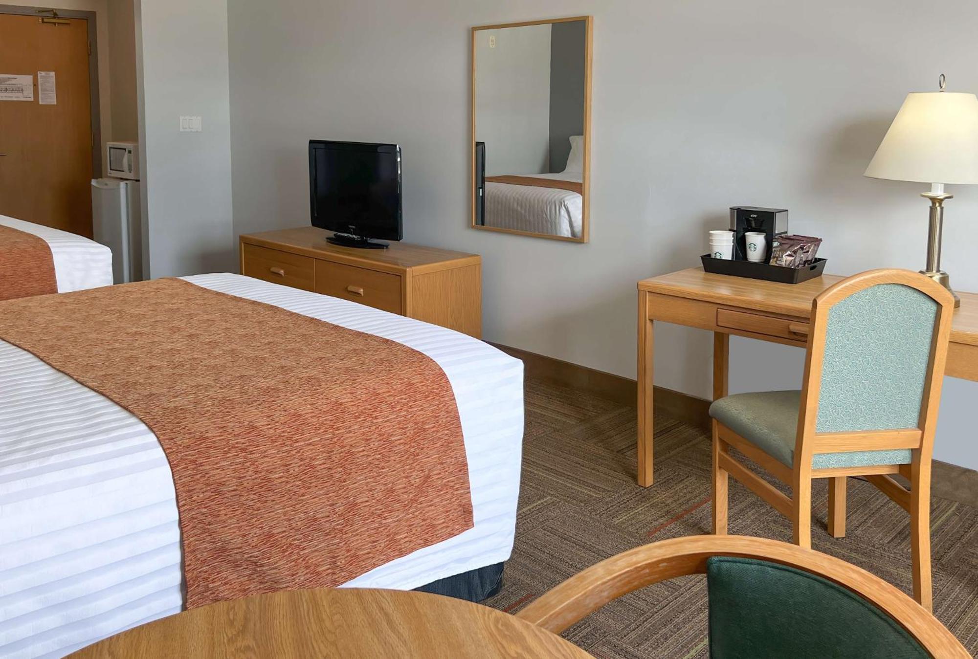 Coast Hinton Hotel Екстер'єр фото