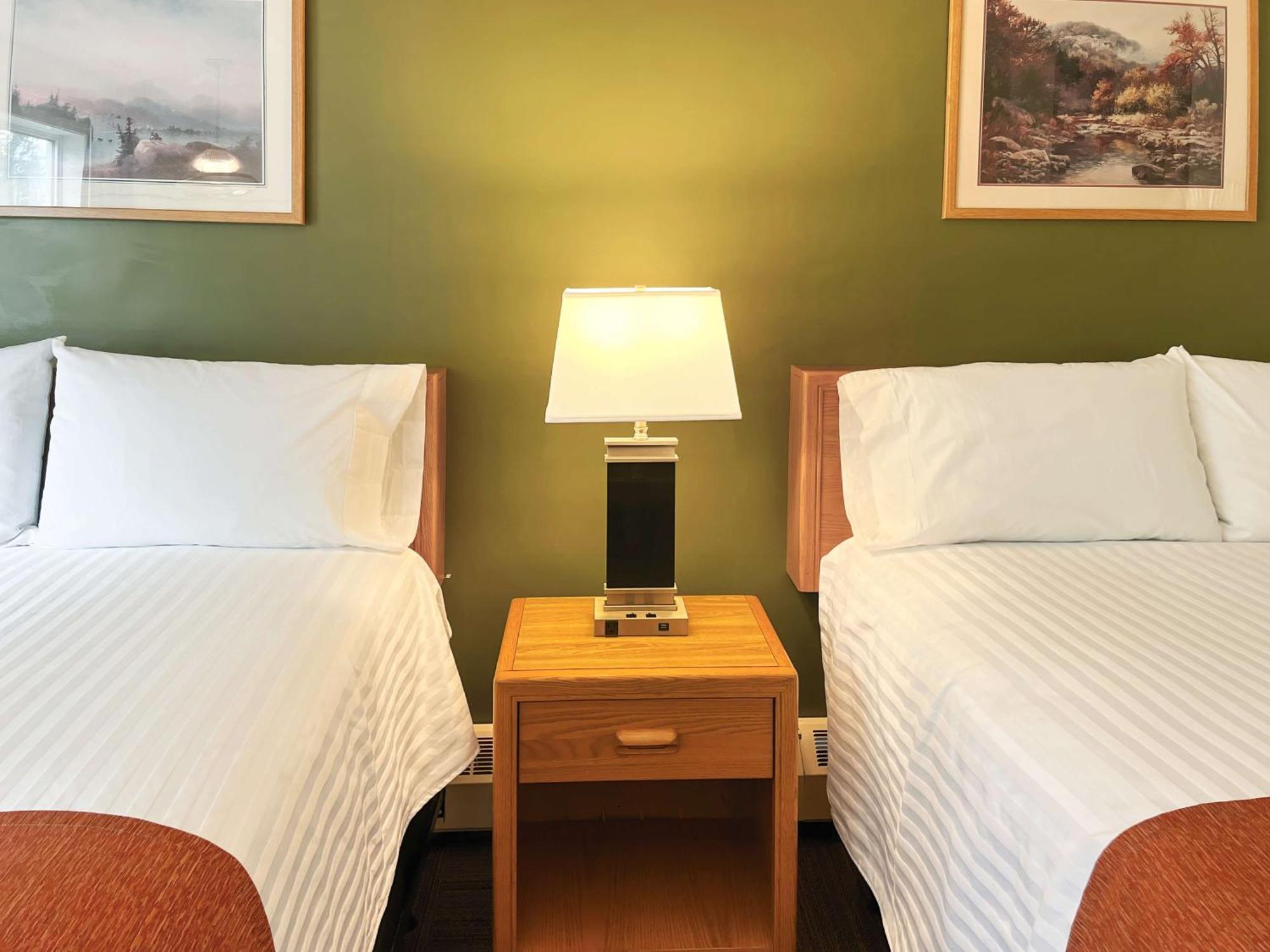 Coast Hinton Hotel Екстер'єр фото