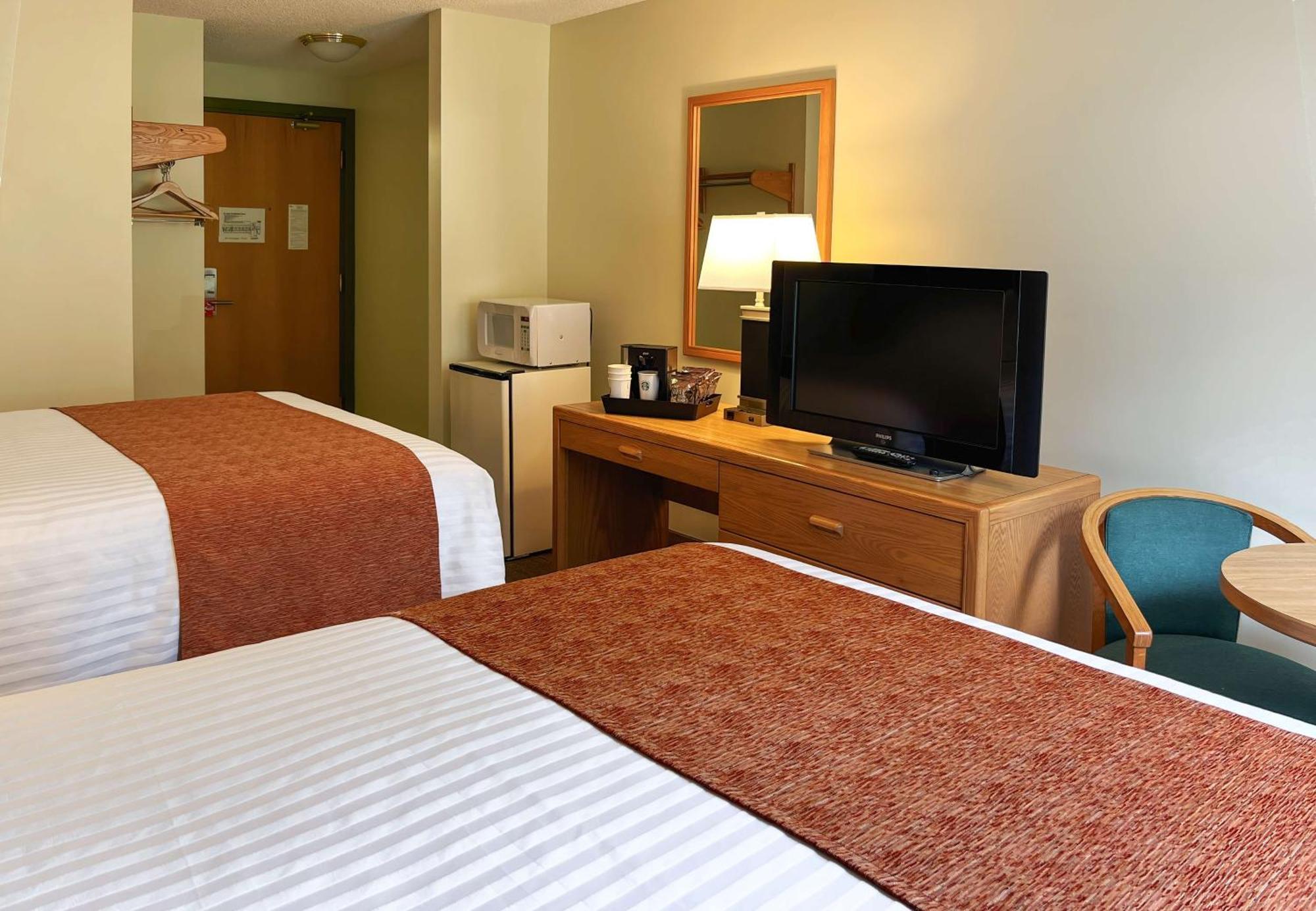 Coast Hinton Hotel Екстер'єр фото