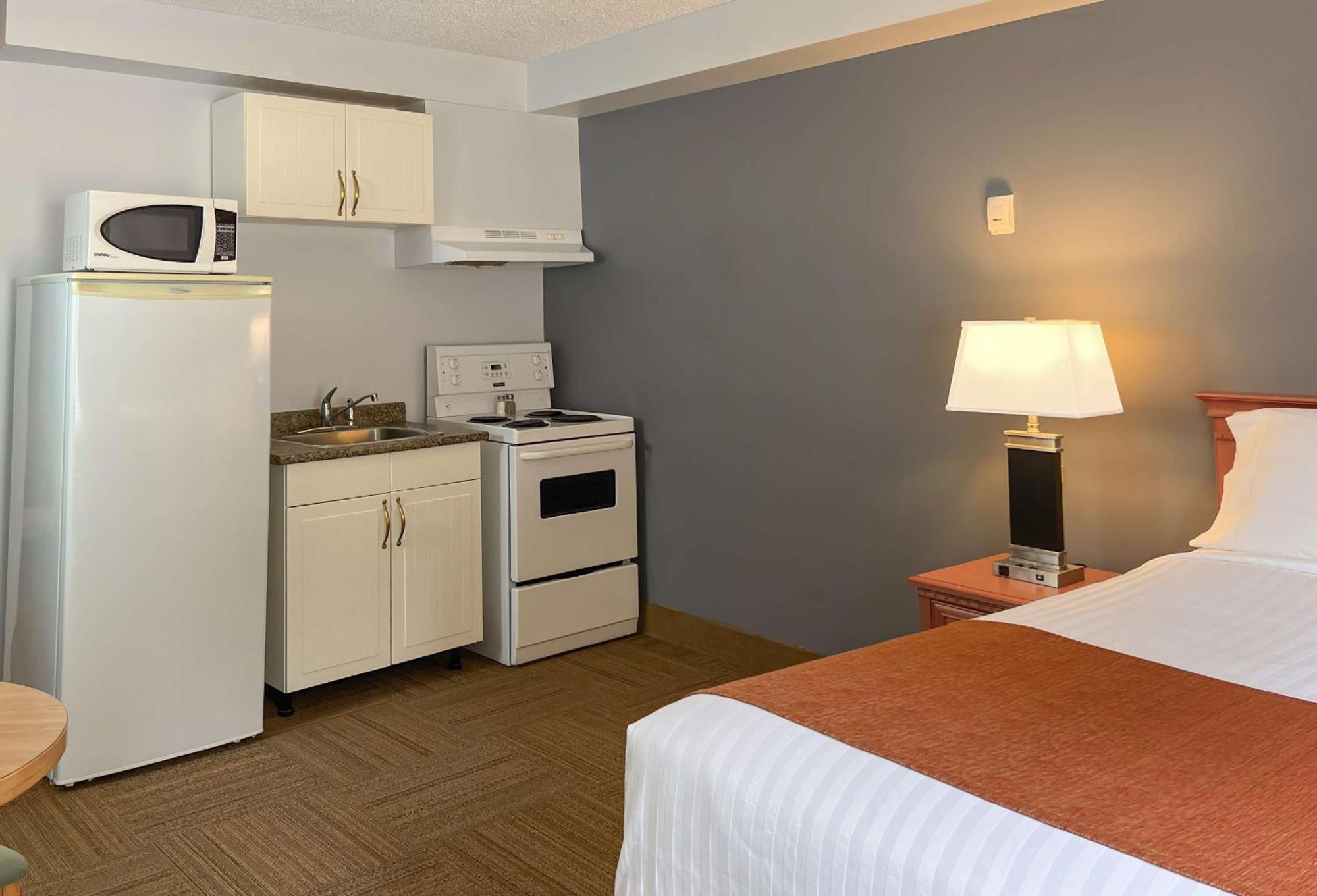 Coast Hinton Hotel Екстер'єр фото